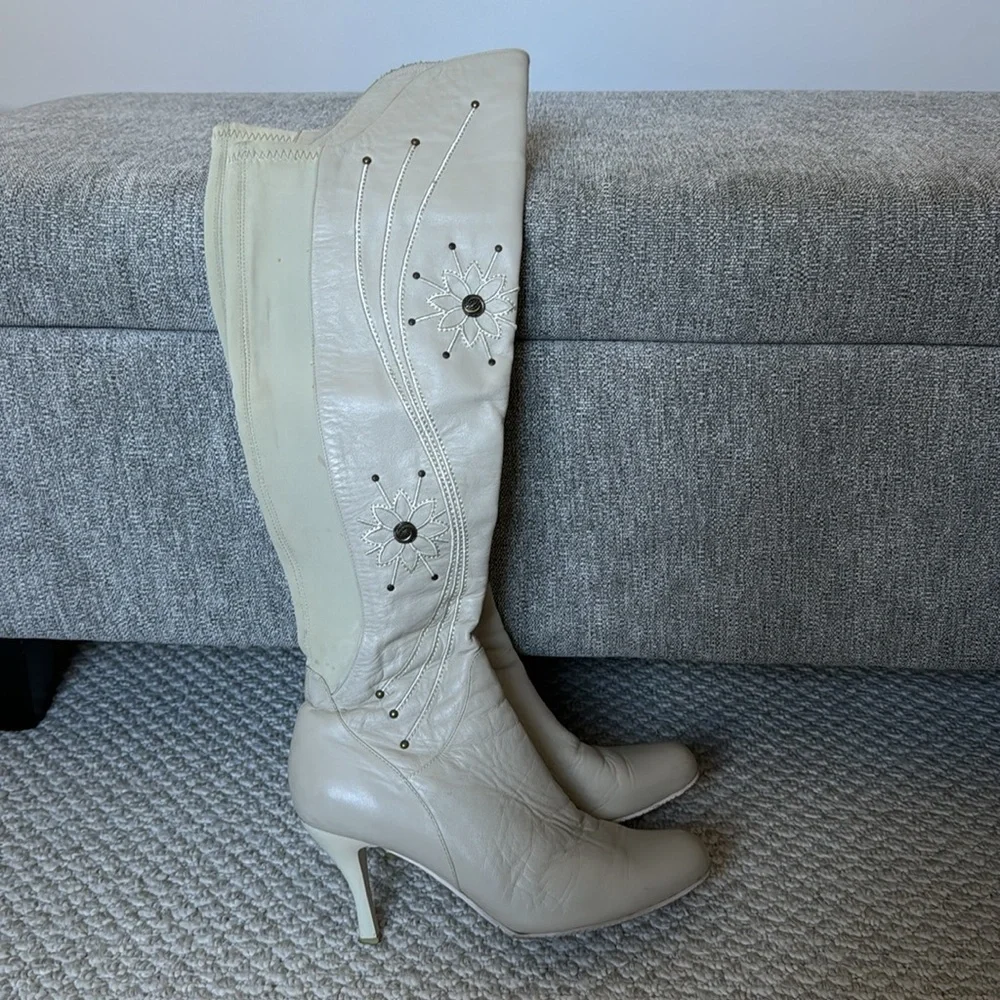 Over the knee leather boots embroidered
